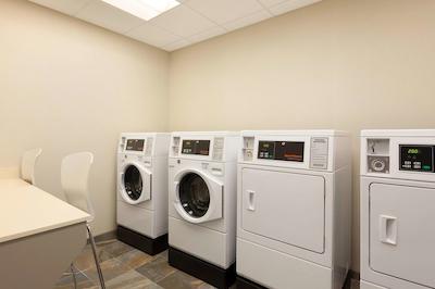 هموود سویتز بای هیلتون فردریک