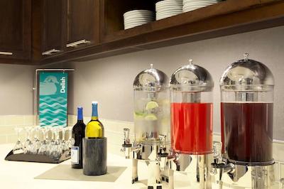 هموود سویتز بای هیلتون فردریک