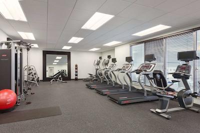 هموود سویتز بای هیلتون فردریک