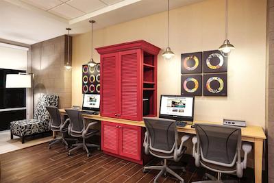 هم2 سویتز بای هیلتون لکسینگتون ونیورسیتی / مدیکال سنتر