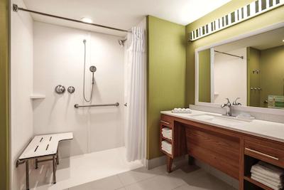 هم2 سویتز بای هیلتون لکسینگتون ونیورسیتی / مدیکال سنتر