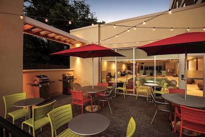 هم2 سویتز بای هیلتون لکسینگتون ونیورسیتی / مدیکال سنتر