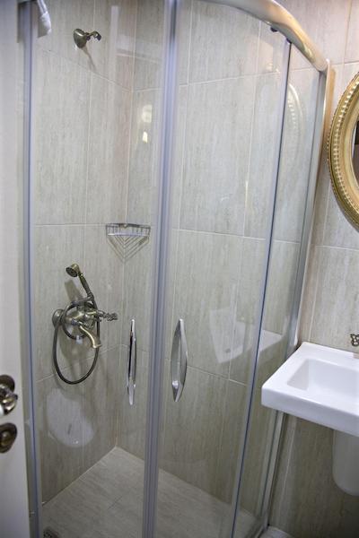 کادی کناجی ترمال هتل