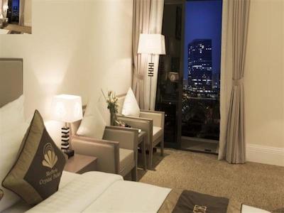 مرپرل کریستال پالاس