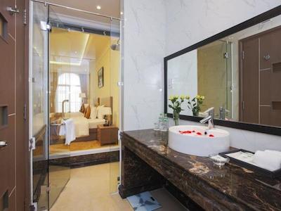 مرپرل کریستال پالاس