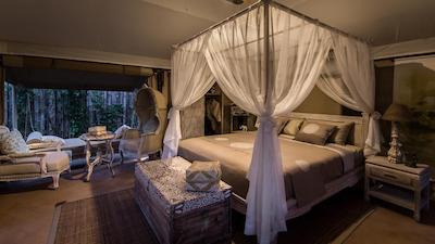 خوان بیچ ریزرت-پول ویلاز اند گلامپینگ هتل