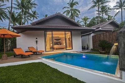 خوان بیچ ریزرت-پول ویلاز اند گلامپینگ هتل