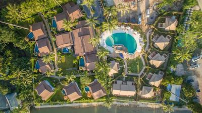 خوان بیچ ریزرت-پول ویلاز اند گلامپینگ هتل