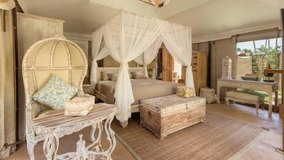 خوان بیچ ریزرت-پول ویلاز اند گلامپینگ هتل