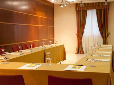 سرکتل هتل ترز لوسز