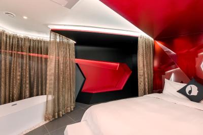 هتل د دیزاینرز لیج گاننام پرمیر