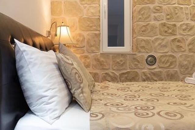 پالاس کویین ماری لوکسوری رومز