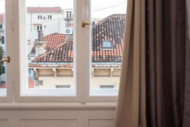 پالاس کویین ماری لوکسوری رومز