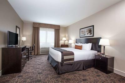 وینگات بای ویندهام لدوک ادمنتون آیرپرت