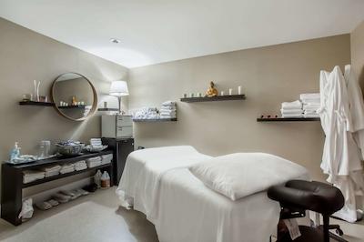 وینگات بای ویندهام لدوک ادمنتون آیرپرت