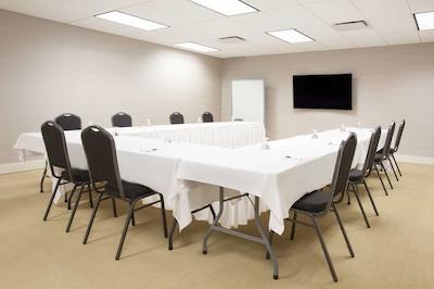 وینگات بای ویندهام لدوک ادمنتون آیرپرت