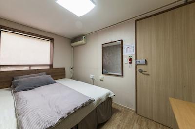 یهادی گوست هوس