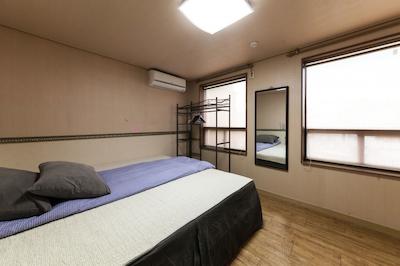 یهادی گوست هوس