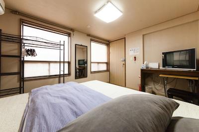 یهادی گوست هوس