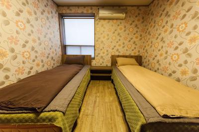 یهادی گوست هوس