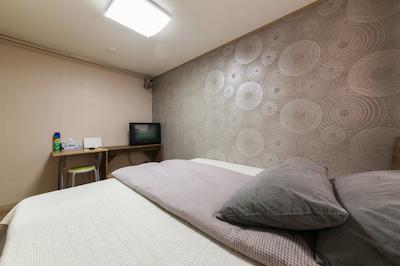 یهادی گوست هوس