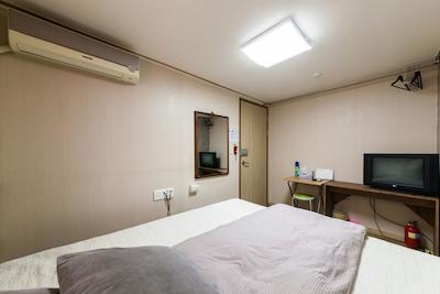 یهادی گوست هوس