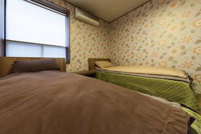 یهادی گوست هوس