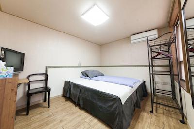 یهادی گوست هوس