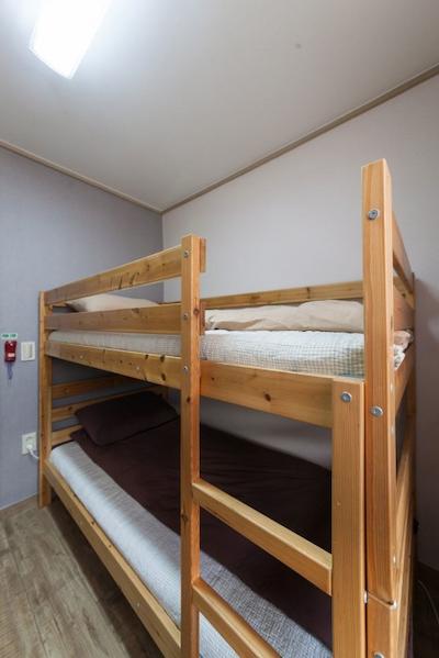 یهادی گوست هوس