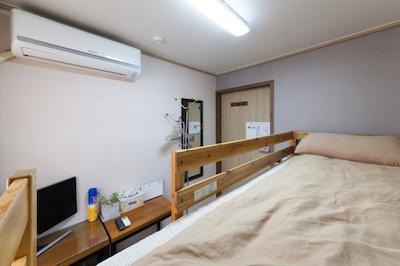 یهادی گوست هوس