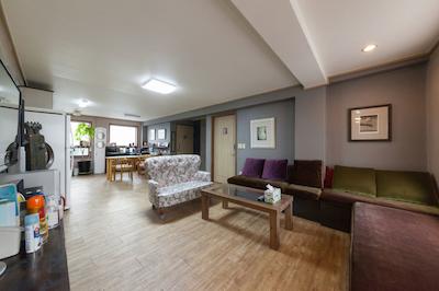 یهادی گوست هوس