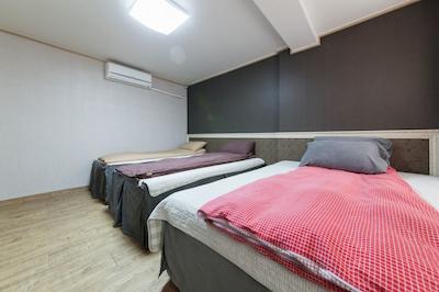 یهادی گوست هوس