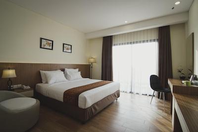 گولدن تولیپ اسنتیال بلیتونگ هتل