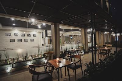 گولدن تولیپ اسنتیال بلیتونگ هتل