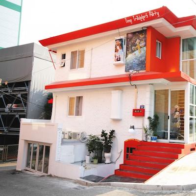 تیم تراولرز پارتی هستل این هنگدا