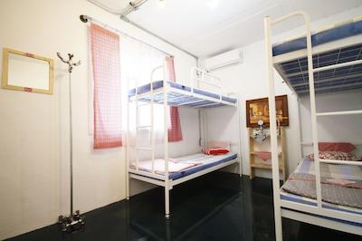 تیم تراولرز پارتی هستل این هنگدا