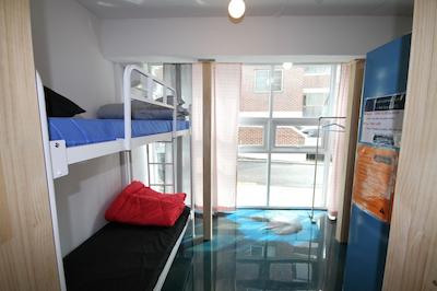 تیم تراولرز پارتی هستل این هنگدا