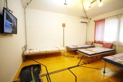 تیم تراولرز پارتی هستل این هنگدا