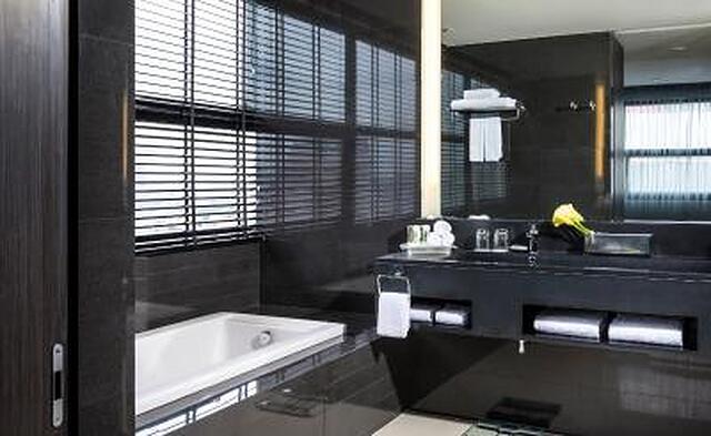 هالیدی این بانکوک سوخومویت