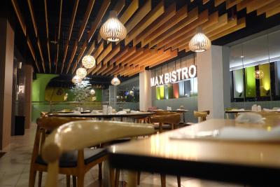 ماکسن هتل ا پمودا