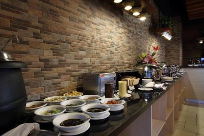 ماکسن هتل ا پمودا