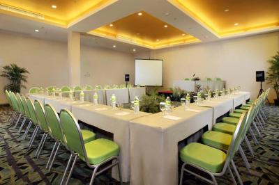 ماکسن هتل ا پمودا