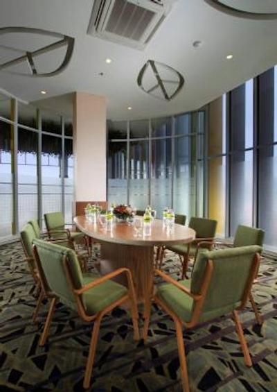 ماکسن هتل ا پمودا