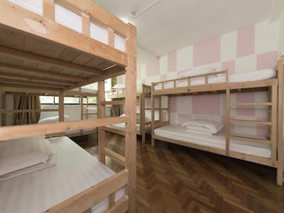 تراولر@اسگ-هاستل