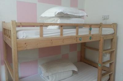 تراولر@اسگ-هاستل