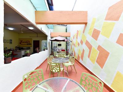 تراولر@اسگ-هاستل