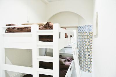 کاسا بلانکا گوست هوس