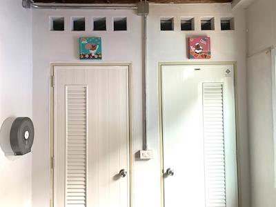 اسلیپ شیپ پوکت هاستل