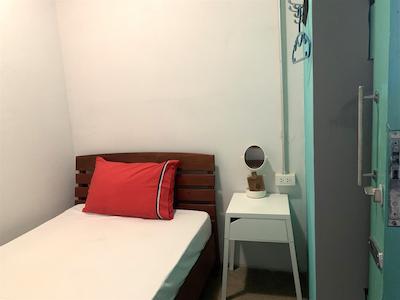 اسلیپ شیپ پوکت هاستل