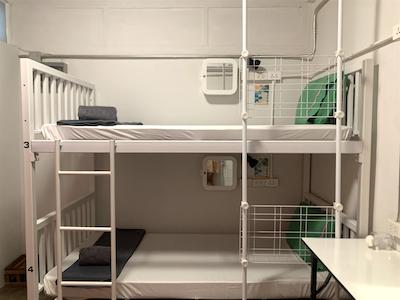 اسلیپ شیپ پوکت هاستل